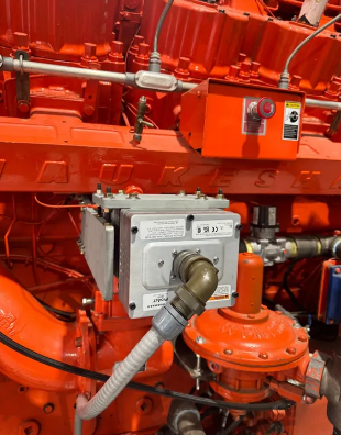 Fuel gas regulator on a Waukesha engine